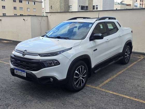 FIAT TORO 2.0 16V TURBO DIESEL ULTRA 4WD AT9 FIAT TORO 2.0 16V TURBO DIESEL ULTRA 4WD AT9